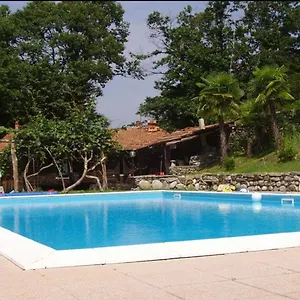 Tschang Wilma Alloggio per agriturismo Castelveccana